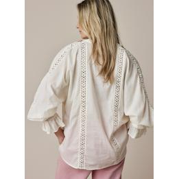 Overview second image: Summum blouse embroidered off white