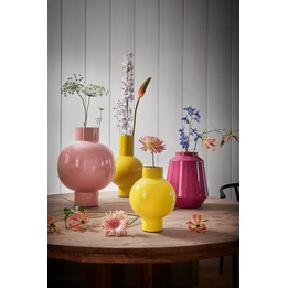 Overview second image: Woonaccessoires metalen vaas roze